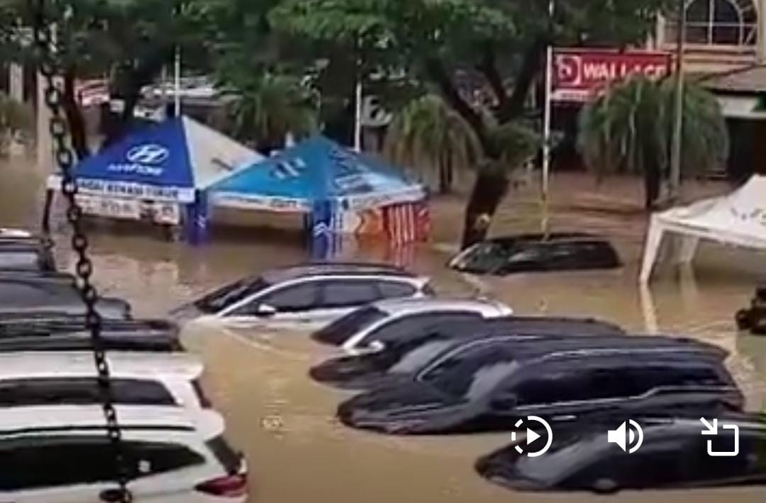 Banjir di Grand Galaxy Bekasi Capai Satu Meter, Akses Jalan Lumpuh